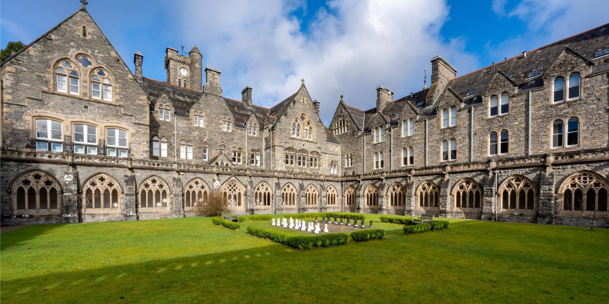 The Caledonian 3 Bedroom Self Catering Apartment In Historic Abbey Fort Augustus Zewnętrze zdjęcie